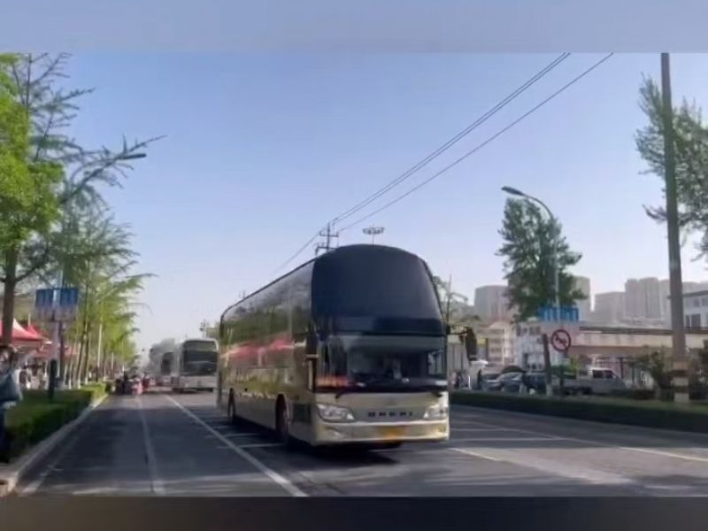 青岛旅游大巴车队实拍